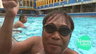 Bersenang senang di kolam renang