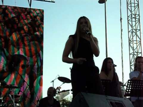 Melis Dağ - Rolling in the Deep - 14.10.2012 Nilüfer Beşiktaş Meydan Konseri