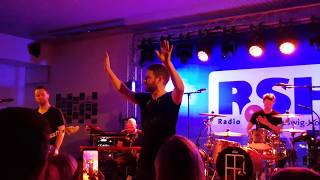 Revolverheld - Zimmer mit Blick -  RSH Hautnah Live 19.11.2018