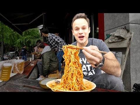 Excursão DAN DAN NOODLE de comida de rua chinesa em Sichuan, China | Macarrão Szechuan INSANAMENTE BOM e PICANTE