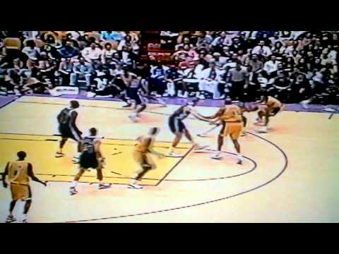 Kobe shoots baseline leaner over Xavier McDaniel