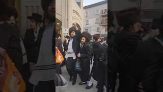 Highlights of Purim 2025: Yidden dancing in the streets of Williamsburg, just minutes before Shabbos