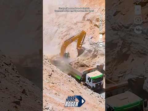 Escavações nas obras da #transnordestina em #piquetcarneiro #ceará #fyp #escavator #nordeste #viral