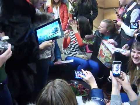 Natalia Oreiro . Reunion con Fans en Hotel - 22.11.2014 (KRASNOYARSK - Rusia) Parte Nº3