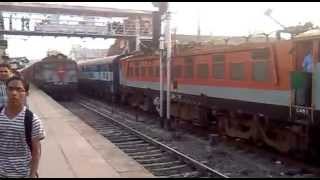 preview picture of video 'Pune -NZM Duronto Express/12263 overtaking Karnavati Express/12933 At BL.mp4'