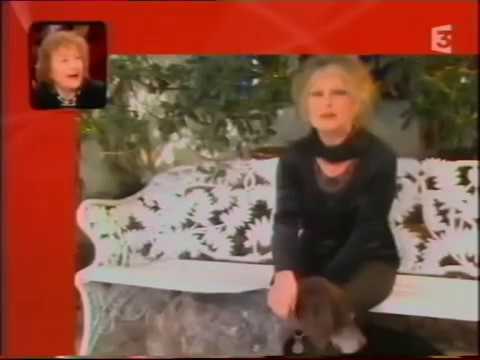 Brigitte Bardot rend hommage à son amie Annie Girardot (2003)