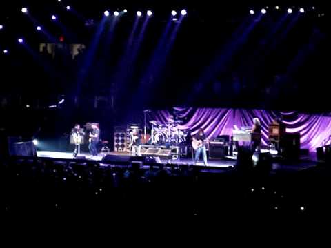 Pearl Jam- Love Reign O'er Me- MSG Night 2 2010