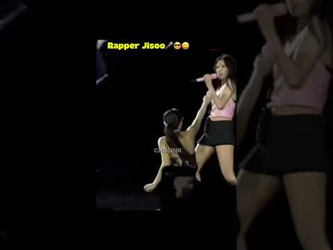 Jennie and Rosé gave the mic to Jisoo to rap during their concert in Canada #jisoo #jennie #rosé