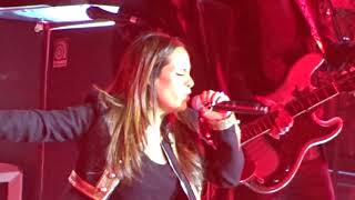 Amel Bent chante &quot; QUE JE T&#39;AIME &quot; de Johnny Hallyday ( émission TV hommage à Johnny )