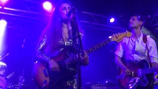 KITTY DAISY & LEWIS  .  Down on my knees . La Boule noire . Paris