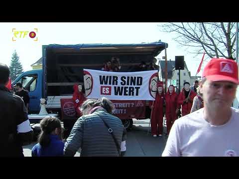 Protestkundgebung und Menschenkette vor Walter AG