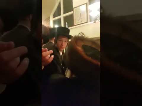 Viznitz Kiamesha Rebbe Visits a Supporter Who Donated 50K