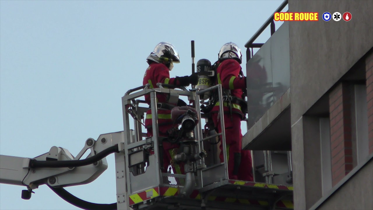 Watch video Feu d'appartement à Charenton Feu d'appartement à Charenton