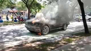 preview picture of video 'Car caught fire at Kota Kemuning School - Drama! Fire! Tension!'