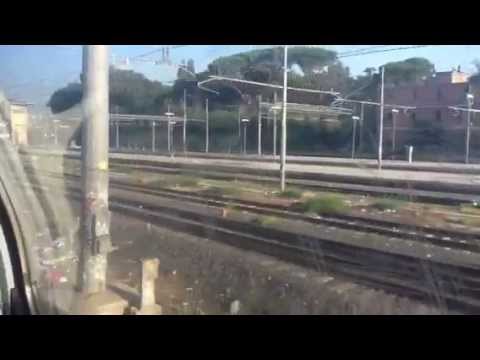 Treno in uscita da roma-ostiense