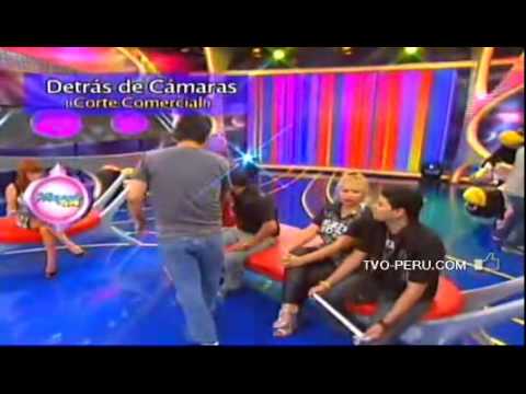 Néstor Villanueva le dio una cachetada a Andy V por mantenido y vago