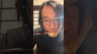 【ASMR？】赤ちゃんが泣く横で、男が黙々と手羽元と久保田を食らう夜