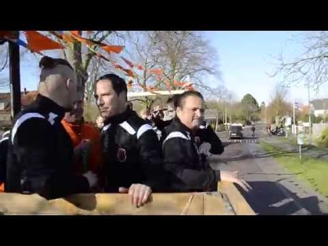 Ere rondje sv DFS 2 op de platte kar na behalen kampioenschap 2014/2015