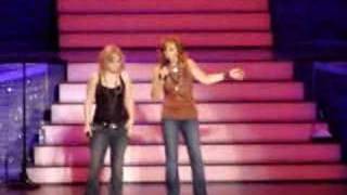 Reba & Kelly "I'm A Survivor" w/ Barbra Jean