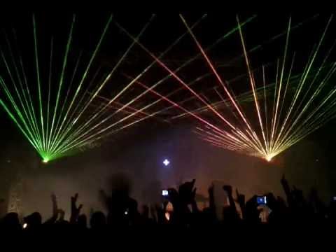 Above and Beyond playing Depeche Mode - Personal Jesus (Eric Prydz Remix) @ WTP Bucharest, Romania