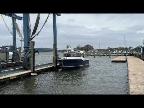 Ranger Tug R23 short boat delivery in 25 knots of wind, "DON'T TRY THIS AT HOME"