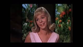 Download lagu Jenny Maxwell spanked by Elvis - Blue Hawaii (1961) mp3