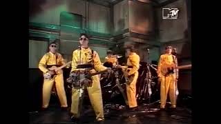 DEVO on SNL in 1979 covering The rolling Stones&#39; &quot;I Can&#39;t Get No Satisfaction