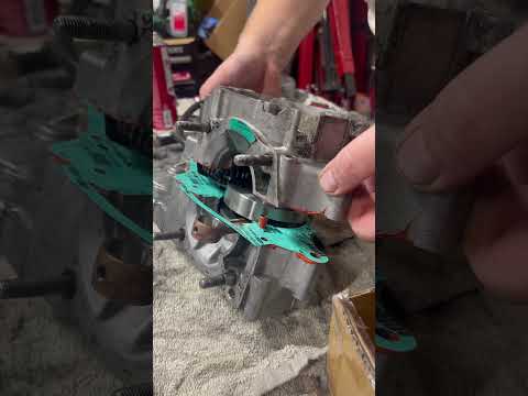 Part5. Honda CR80 engine rebuild. Split in 2 parts #dirtbike #dirtyhands #honda #shorts #moto #edit