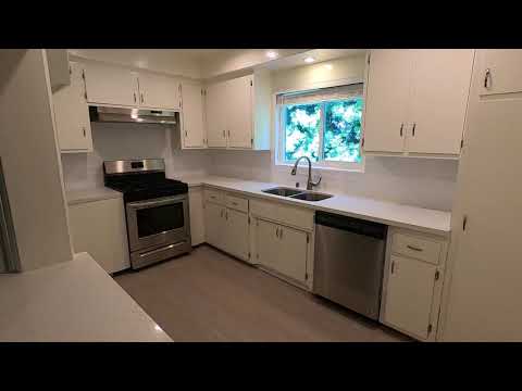 PL8776 - Luxury Valley Village 1 Bed Apartment For Rent!