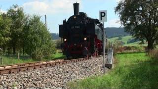 preview picture of video 'Dampflok am Bahnübergang Achdorfer Weg an der Wutachtalbahn - steam train'