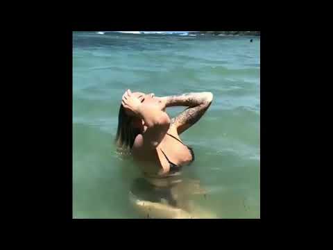 JESSICA WEAVER PHOTO SHOOT ON BEACH