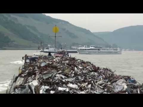 Auf dem Rhein, durch die Loreley mit Vorspannschlepper