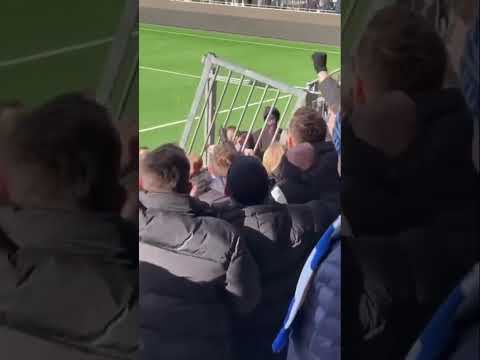 If you have any problems with your gate, call the IFK Göteborg service, they will help you.😄