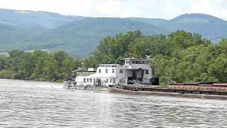 preview picture of video 'Towboat ZLATUST Danube 1705 km,.2010.maj.23'
