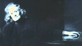 Dame Joan Sutherland. E´ strano... Ah!, fors´e lui... La Traviata. G. Verdi.