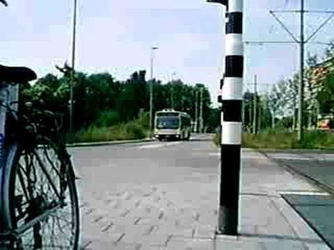 HTM RandstadRail 4050a & HTM Bus 113, Leyenburg