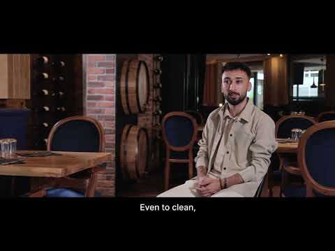 Platão no Restaurante Osteria (OV FR) com legendas em inglês