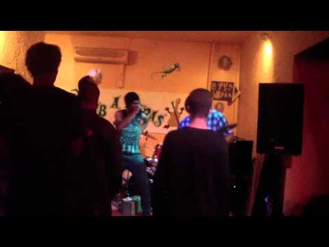 Ellipsis notion feat Aimane (live at pub a tapas)