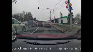 В Ростове, видимо, свои ПДД. Разворот через сплошную из правой полосы
