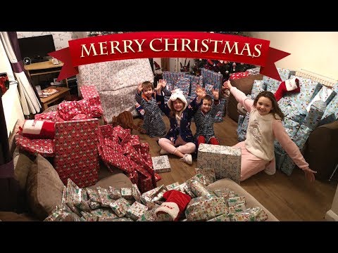 CHRISTMAS MORNING SPECIAL OPENING PRESENTS! Part 1 VLOGMAS DAY 26