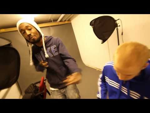 BMTV: Jaqe, Sindri, två klädhängare och ett par kartonger