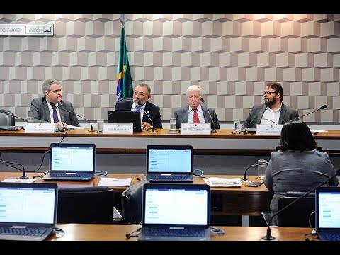 Brasil é campeão mundial em evasão escolar, aponta debate