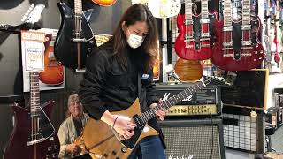Video thumbnail for Gibson ARCHIVE Collection "THEODORE" Antique Natural #7 2093 Tone Check by Ochanomizu Kurosawagakki
