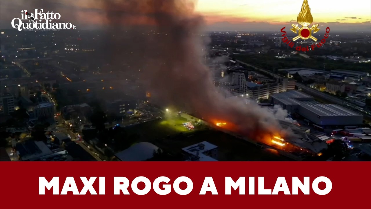 In fiamme un magazzino a Milano, le immagini impressionanti del rogo domato dai Vigili del Fuoco