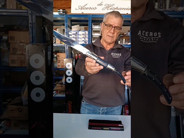 Vídeo relacionado con Outletdelocio Navaja Arabe de Carraca. Mango Stamina Azul. Hoja de acero inox de 9,7 cm.