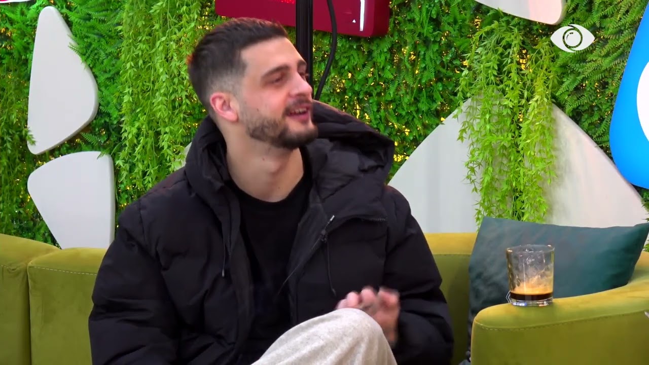 Pashë në ëndërr sikur erdhi një banor me telefon…/ Gimbo i tregon ëndrrën Malit dhe hedh batuta