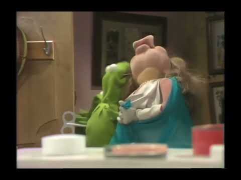 The Muppet Show - 104: Ruth Buzzi - Backstage #3 (1976)