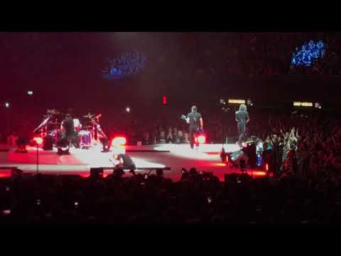 James hetfield falls on stage ziggo dome 2017 amsterdam metallica 4 september