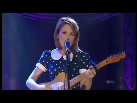 download lagu mp3 mp4 Emma Louise Singer, download lagu Emma Louise Singer gratis, unduh video klip Emma Louise Singer