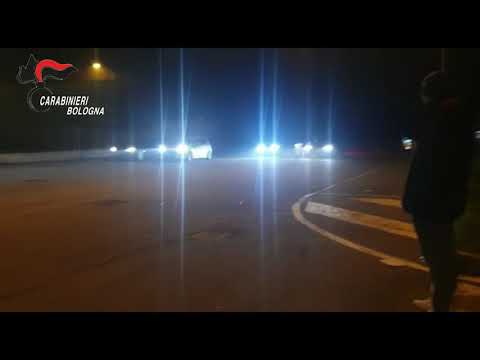 Bologna, corse clandestine nella zona industriale di Molinella: arriva lo stop dei Carabinieri